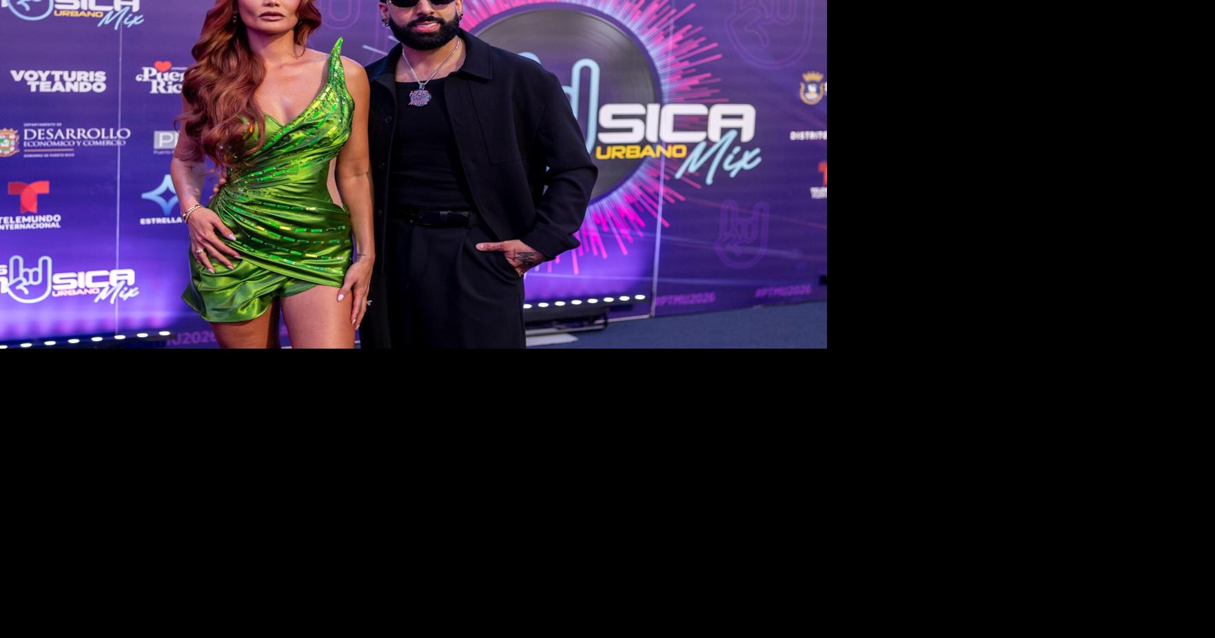 Estrellas desfilan por la Alfombra Azul de los Premios Tu Música Urbano Mix 2026