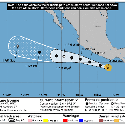 El huracán Bonnie avanza por las costas del Pacífico mexicano