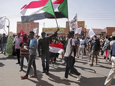 Dos diplomáticos de Estados Unidos tratan de resolver la crisis en Sudán