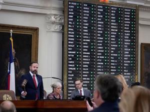 Demócratas de Texas abandonan el estado para frenar redistribución de Trump