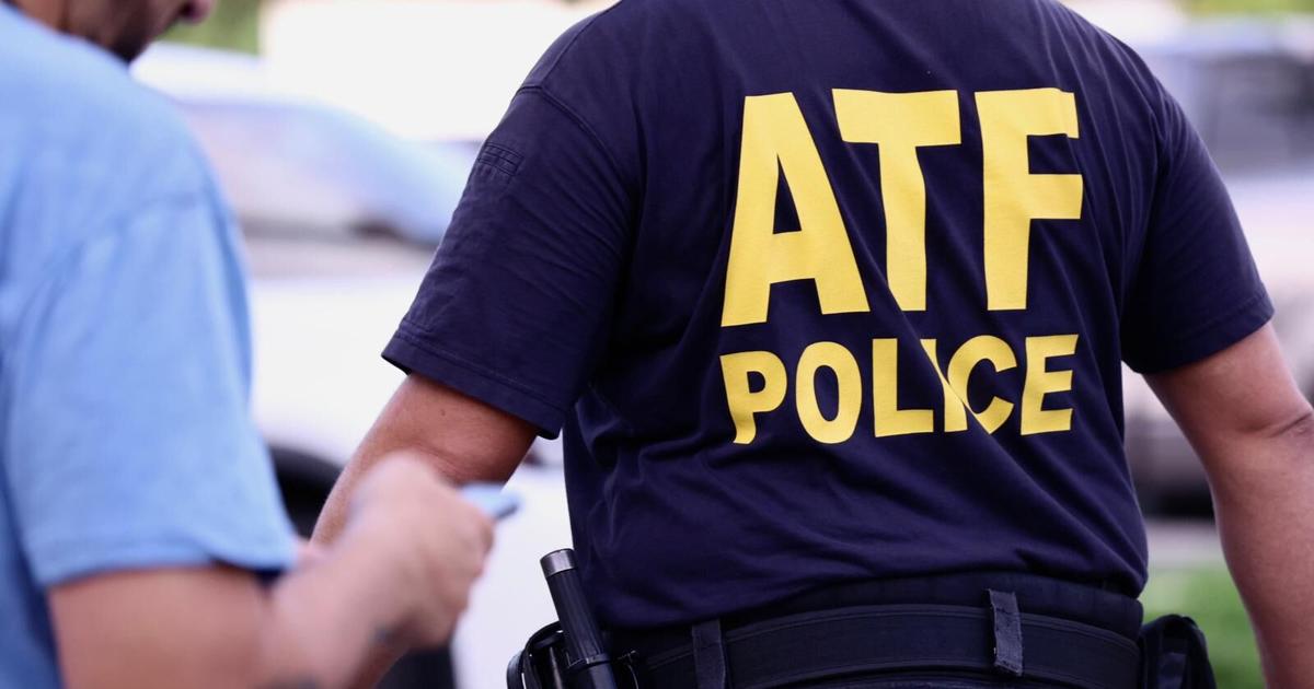 Acusan a tres personas por tráfico ilegal de armas en Puerto Rico; 148 armas de paradero desconocido