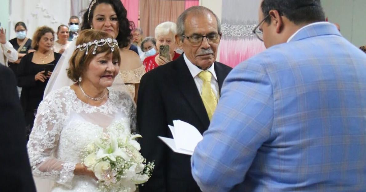 Pareja de adultos mayores se casa en centro de envejecientes de Ceiba donde se conocieron