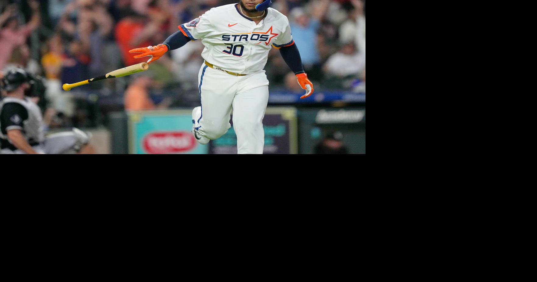 Nelson Velázquez pega jonrón y guía a los Astros a victoria 6-3 sobre Medias Blancas