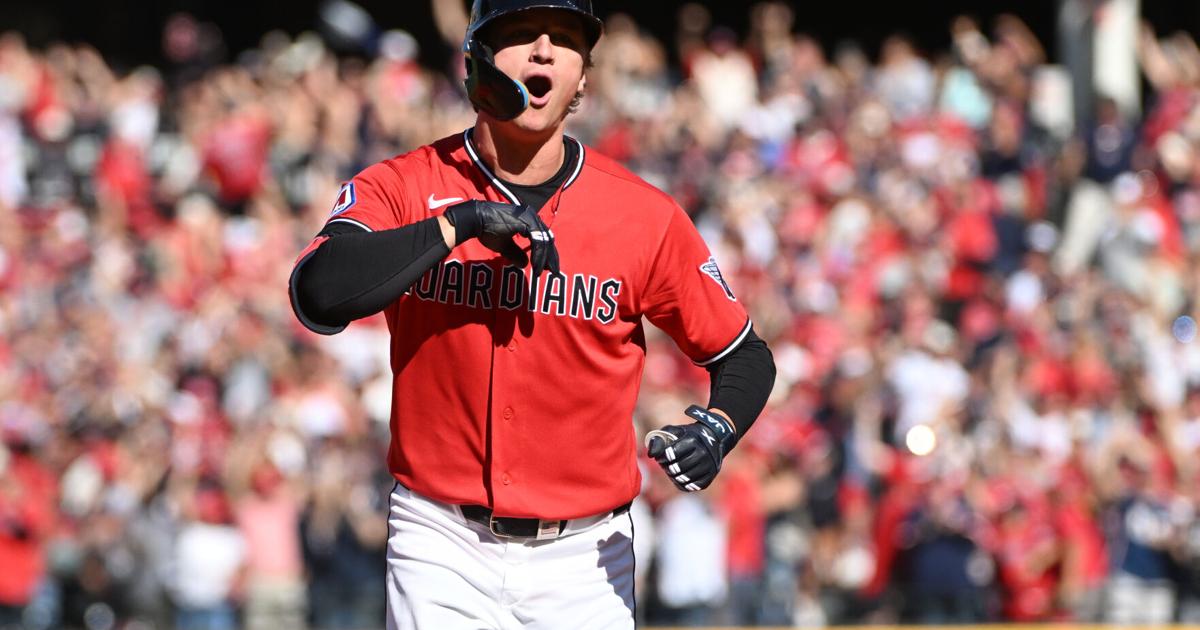 Petey Halpin impulsa a los Guardianes a ventaja 2-1 sobre los Rays en la ALCS