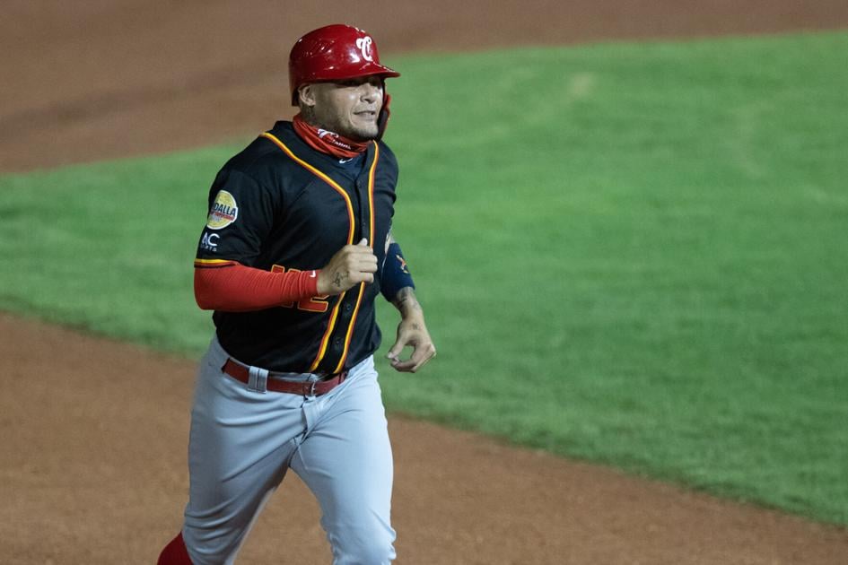 Available Yadier Molina for the Caribbean Series |  Deport