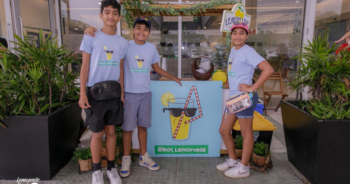 Todos listos para comprar la limonada