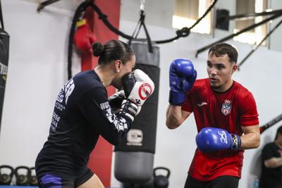Puerto Rico enfrenta altibajos en el repechaje de boxeo en Italia