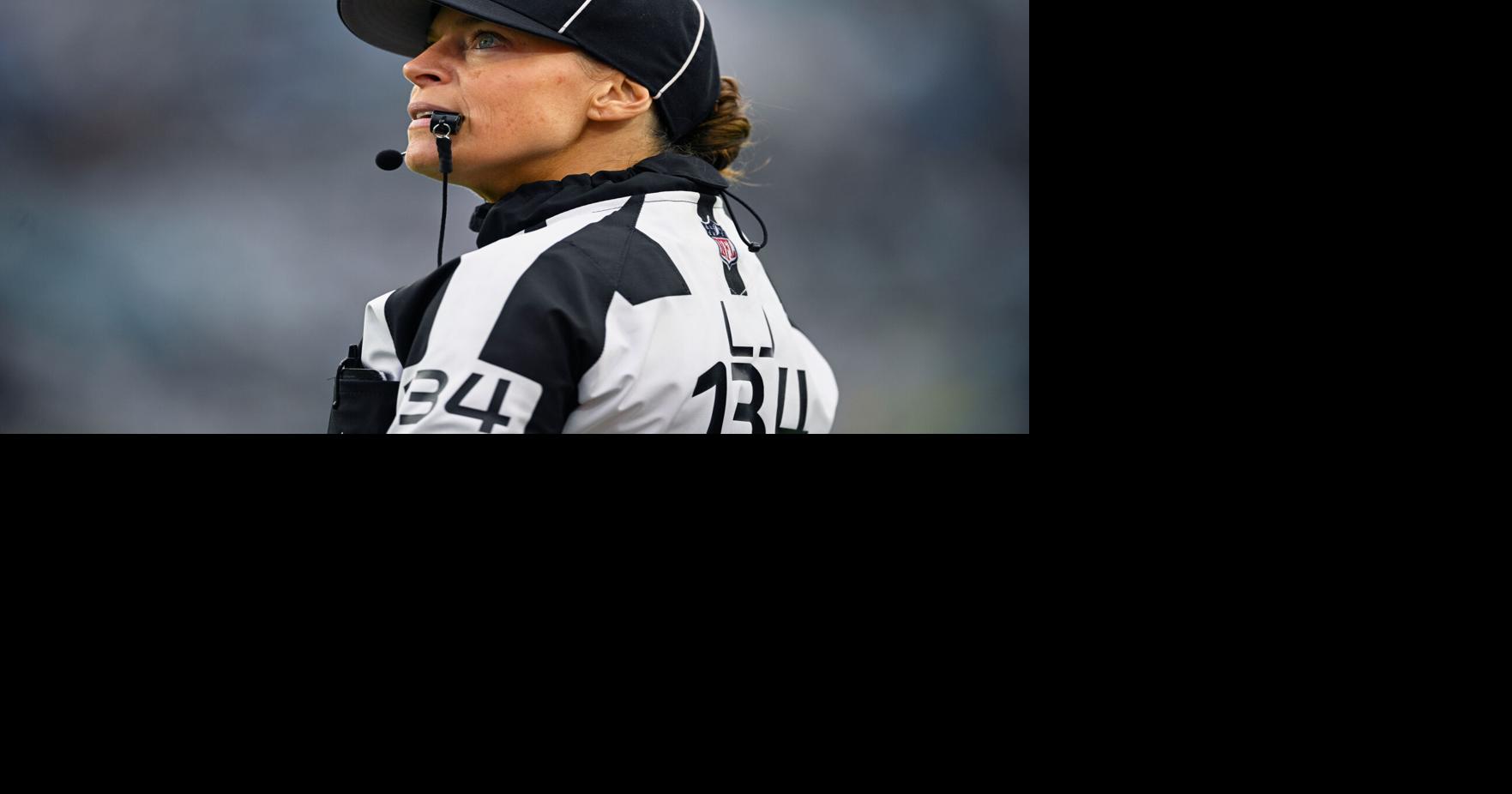 Una árbitra de la NFL demanda a la liga por el trato recibido y su despido