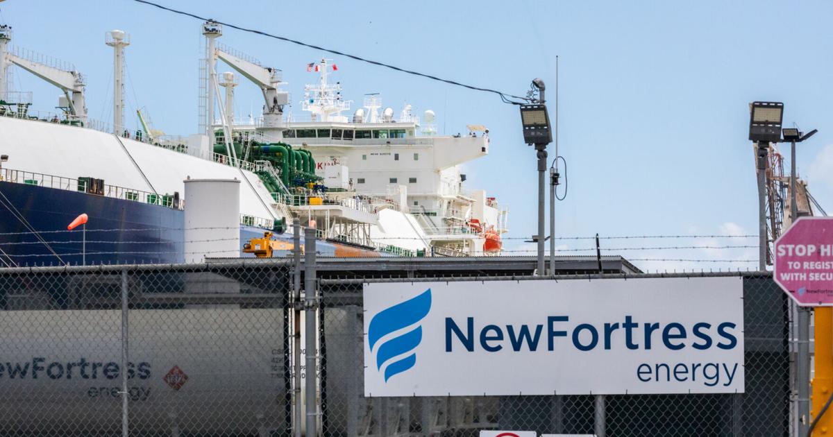 Zar de Energía ofrece mediar en disputa judicial que bloquea entrada de barcaza con LNG a San Juan