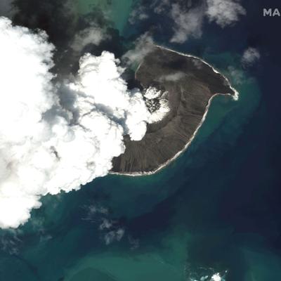 Científicos estudian las consecuencias de la violenta erupción volcánica submarina en Tonga