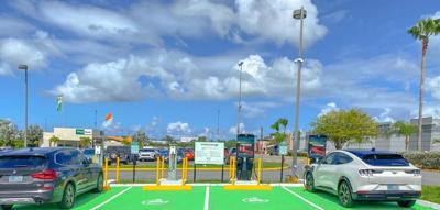 Más estaciones de carga de autos eléctricos en centros comerciales