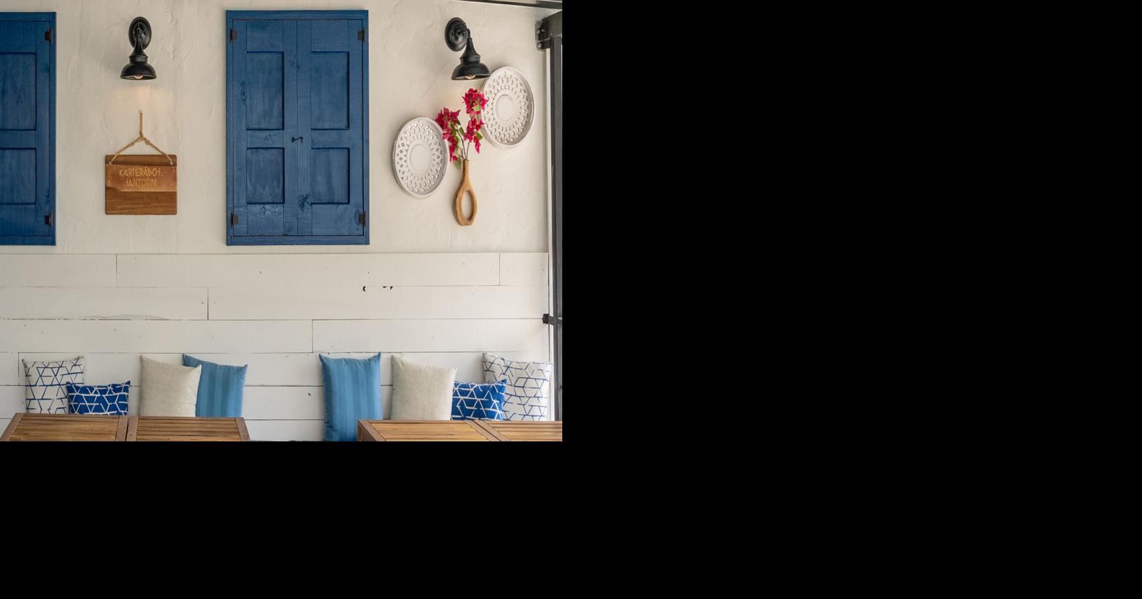 | La propuesta de OPA! Greek Kouzina fusiona gastronomía griega y recuerdos familiares en un ambiente inspirado en Santorini.