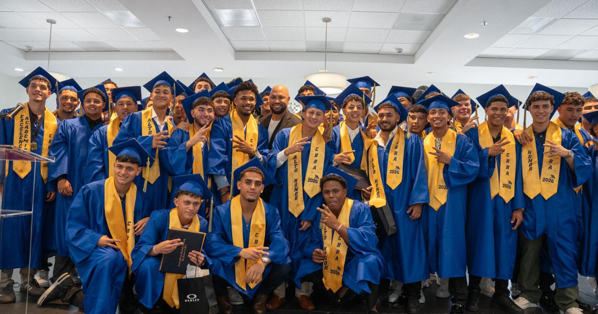 Carlos Beltrán Baseball Academy celebra graduación histórica con 100% de admisiones universitarias
