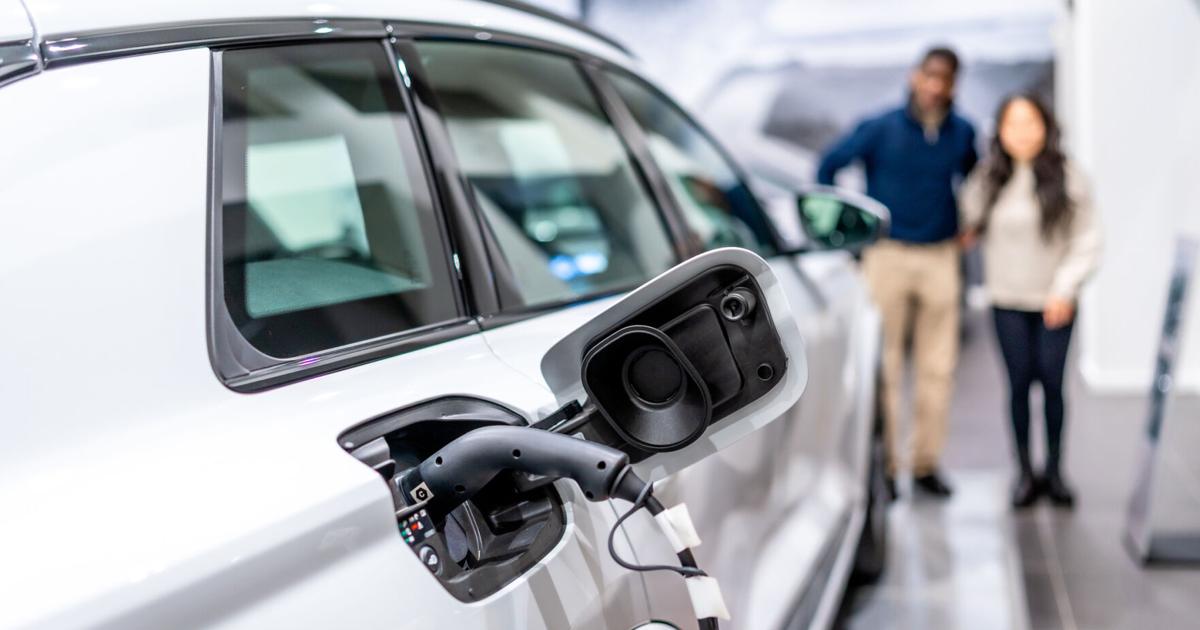 Costosa estrategia de vehículos eléctricos pasa factura a la industria automotriz