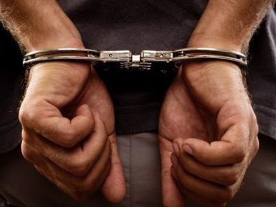 Arrestan a sospechoso de cometer carjacking contra su madre