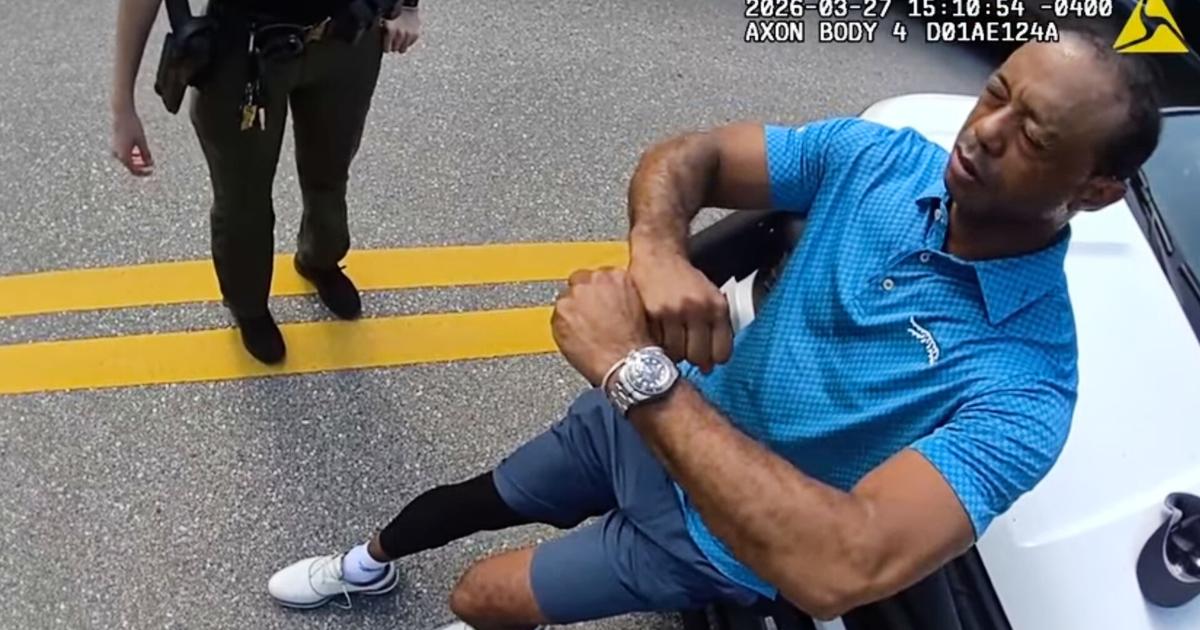 Revelan video del arresto de Tiger Woods tras accidente en Florida