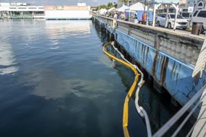 Imagen de la cobertura de: Guardia Costera supervisa la limpieza de un derrame de diésel en San Juan