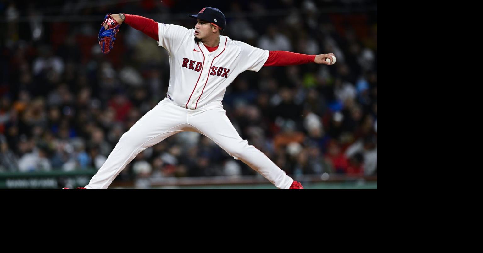 Eduardo Rivera luce en su debut en las Grandes Ligas con Boston