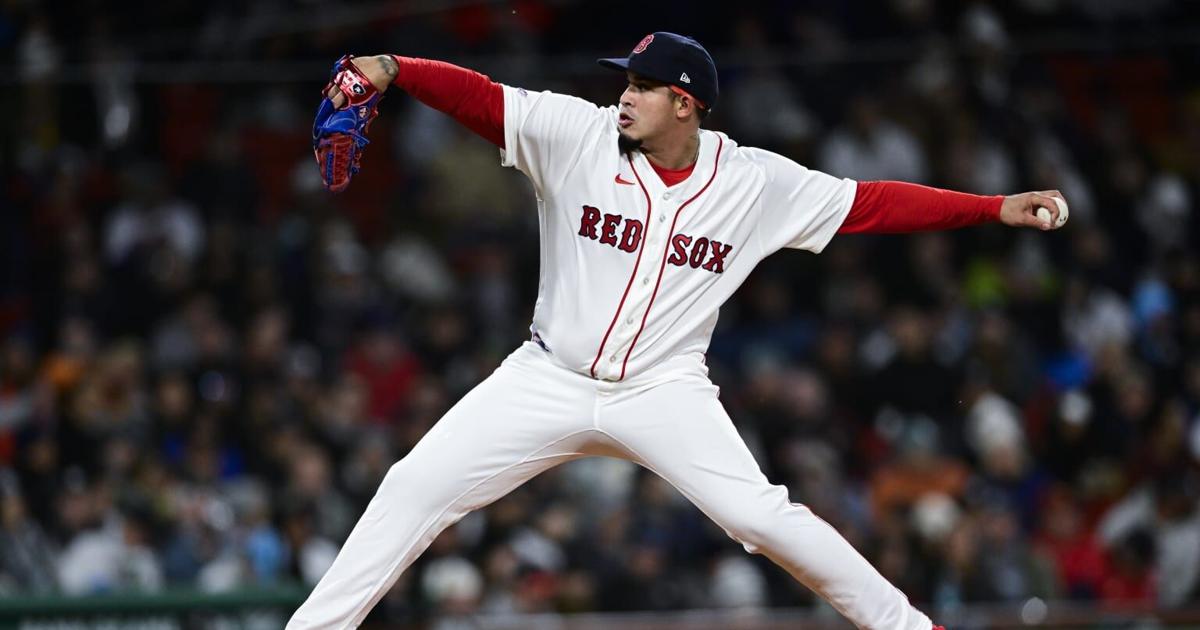 Eduardo Rivera luce en su debut en las Grandes Ligas con Boston