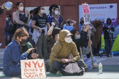 Policía retira campamento de protesta en NYU