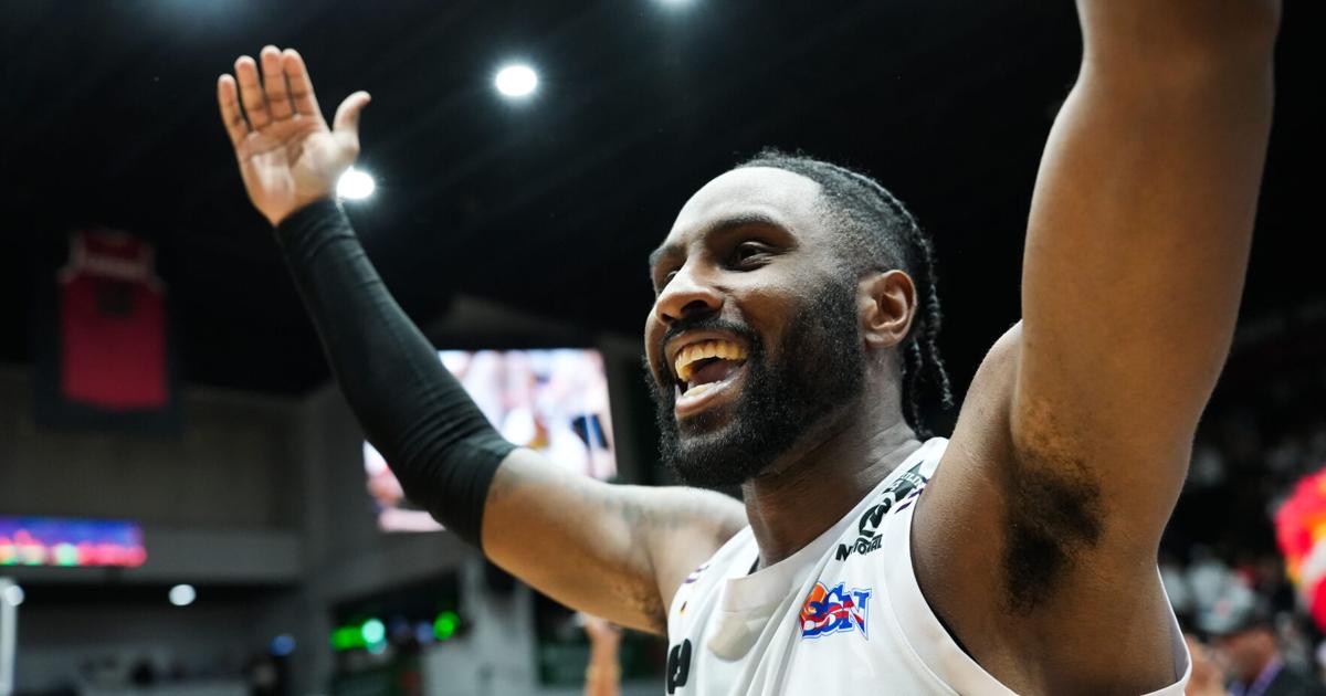 Gigantes de Carolina vencen 82-81 a los Osos de Manatí con 'buzzer beater' de Nowell