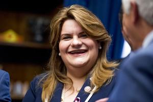 Imagen del artículo de El Vocero: Gobernadora celebra fallo que mantiene fuera la “X” de los certificados de nacimiento