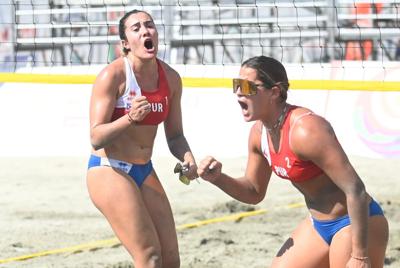 La dupla de voleibol de playa Alanis Navas y María González invictas en Santa Marta 2022