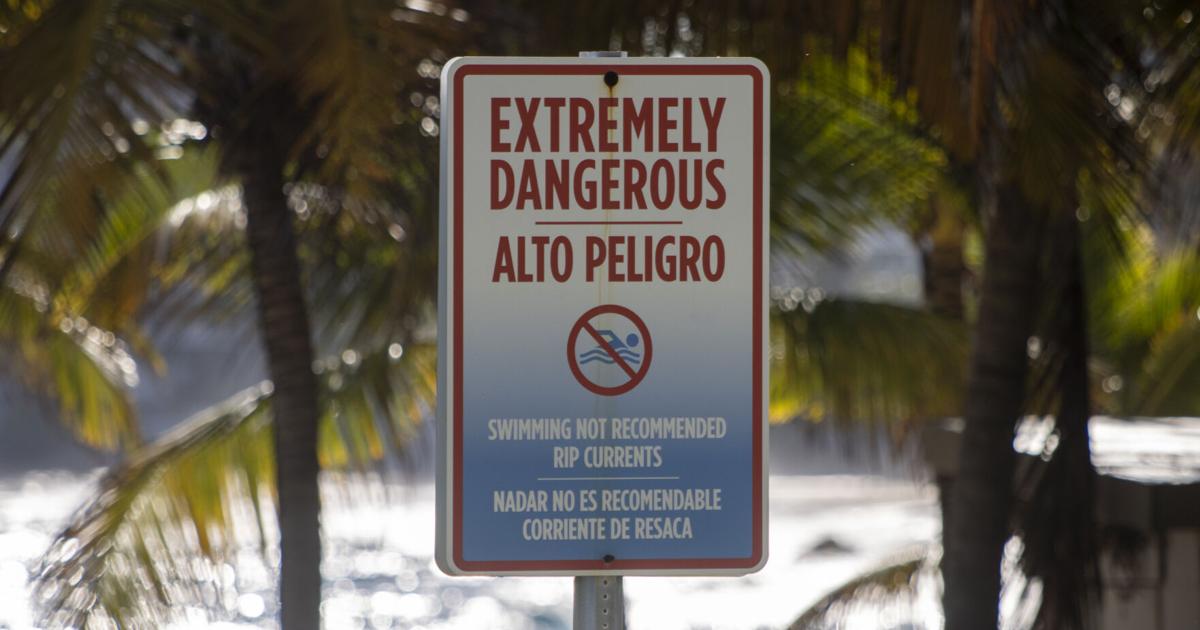 Adolescente muere arrastrado por corrientes en Punta Las Marías; Salvavidas pide evitar el mar