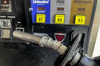 La gasolina cara pone a prueba la dependencia de Estados Unidos hacia los autos