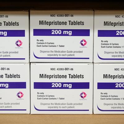 Advierten a farmacias sobre consecuencias por vender pastillas abortivas por correo
