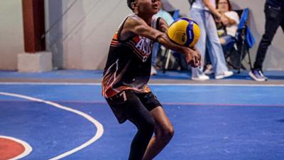 Se crecen las públicas Arroyo High y University Gardens en el voleibol escolar