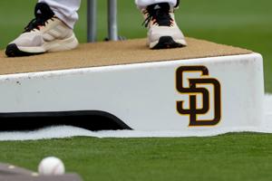 Imagen de la cobertura de: Detienen a Oswaldo Pirela, entrenador de los San Diego Padres, durante un viaje de trabajo