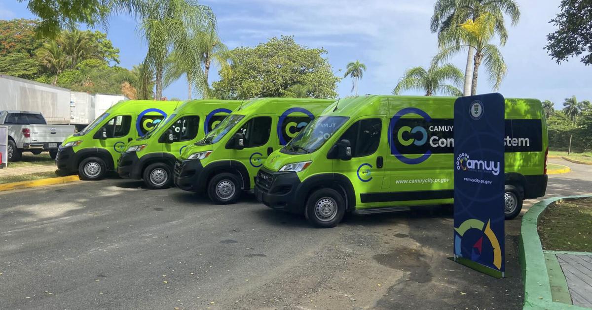 Camuy amplía su servicio de transporte gratuito para personas con discapacidad con cuatro nuevos vehículos