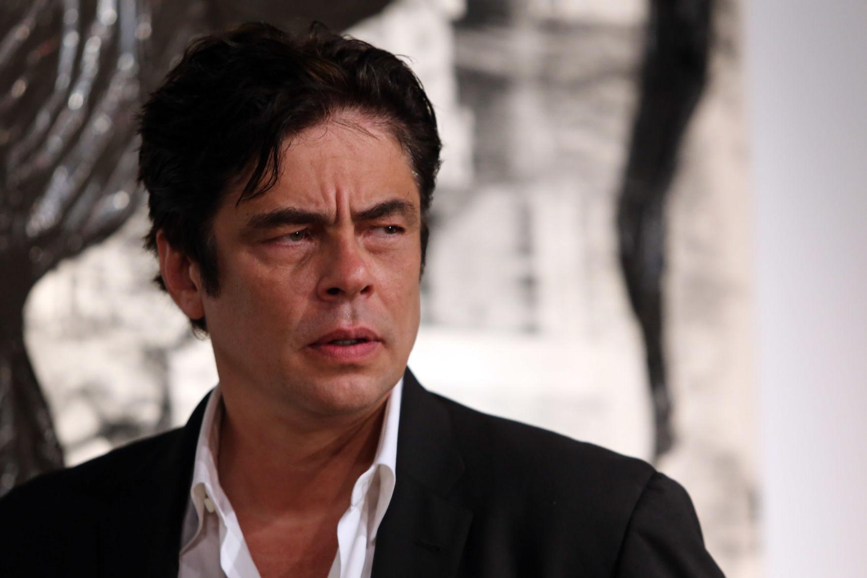 De luto Benicio del Toro Escenario De luto Benicio del Toro Escenario