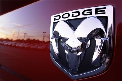 Buscan fallas de SUV de Dodge tras muerte de mujer en Detroit