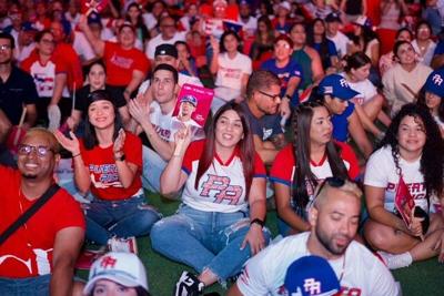 FOTOS: Boricuas mantienen vivas sus esperanzas por triunfo de Puerto Rico sobre República Dominicana