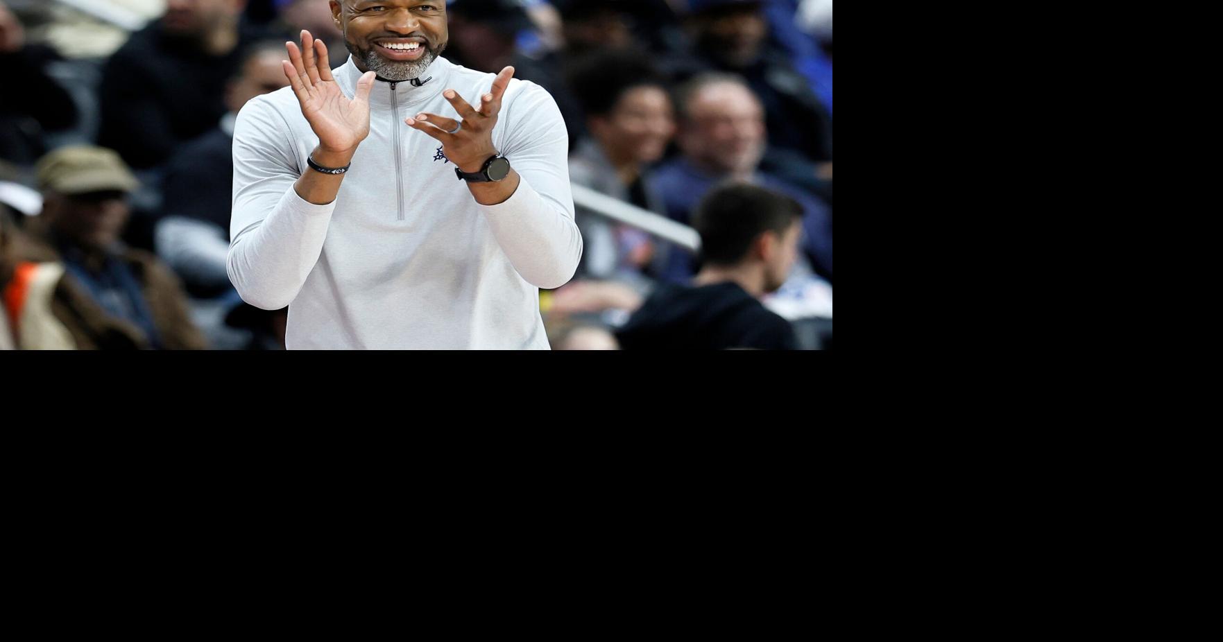 | Mosley fungió como dirigente del Magic por cinco temporadas