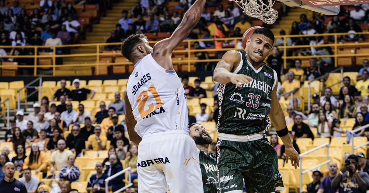 BSN: Los Capitanes siguen invictos en el 'Petaca' y Santurce consigue tercera victoria al hilo