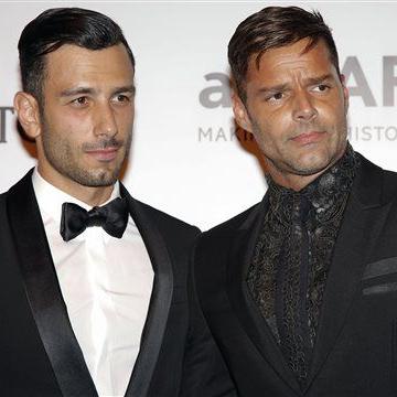 Prometido de Ricky Martin recibe fuertes críticas por fotografía