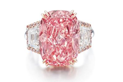 Diamante rosa alcanza récord al ser vendido por $49.9 millones en subasta