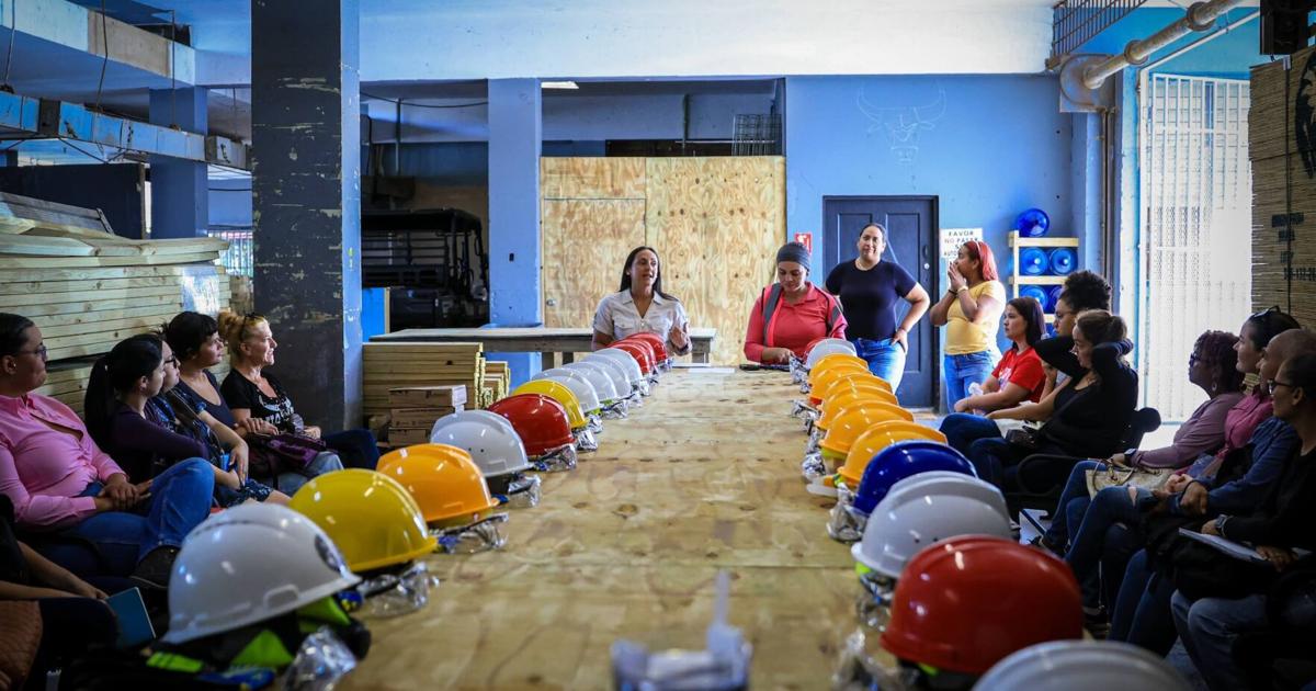 San Juan capacita a 28 mujeres en construcción y mantenimiento del hogar con programa Handywoman