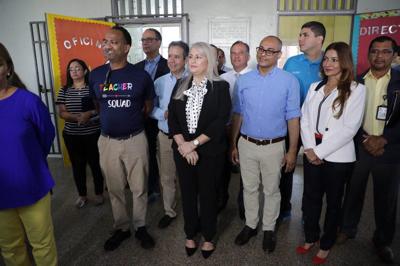 Wanda Vázquez realiza recorrido por escuelas