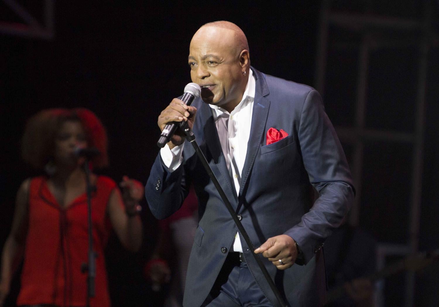 | El cantante de R&B, ganador de dos premios Grammy y voz de inolvidables clásicos de Disney falleció a los 75 años días tras sufrir un derrame cerebral.