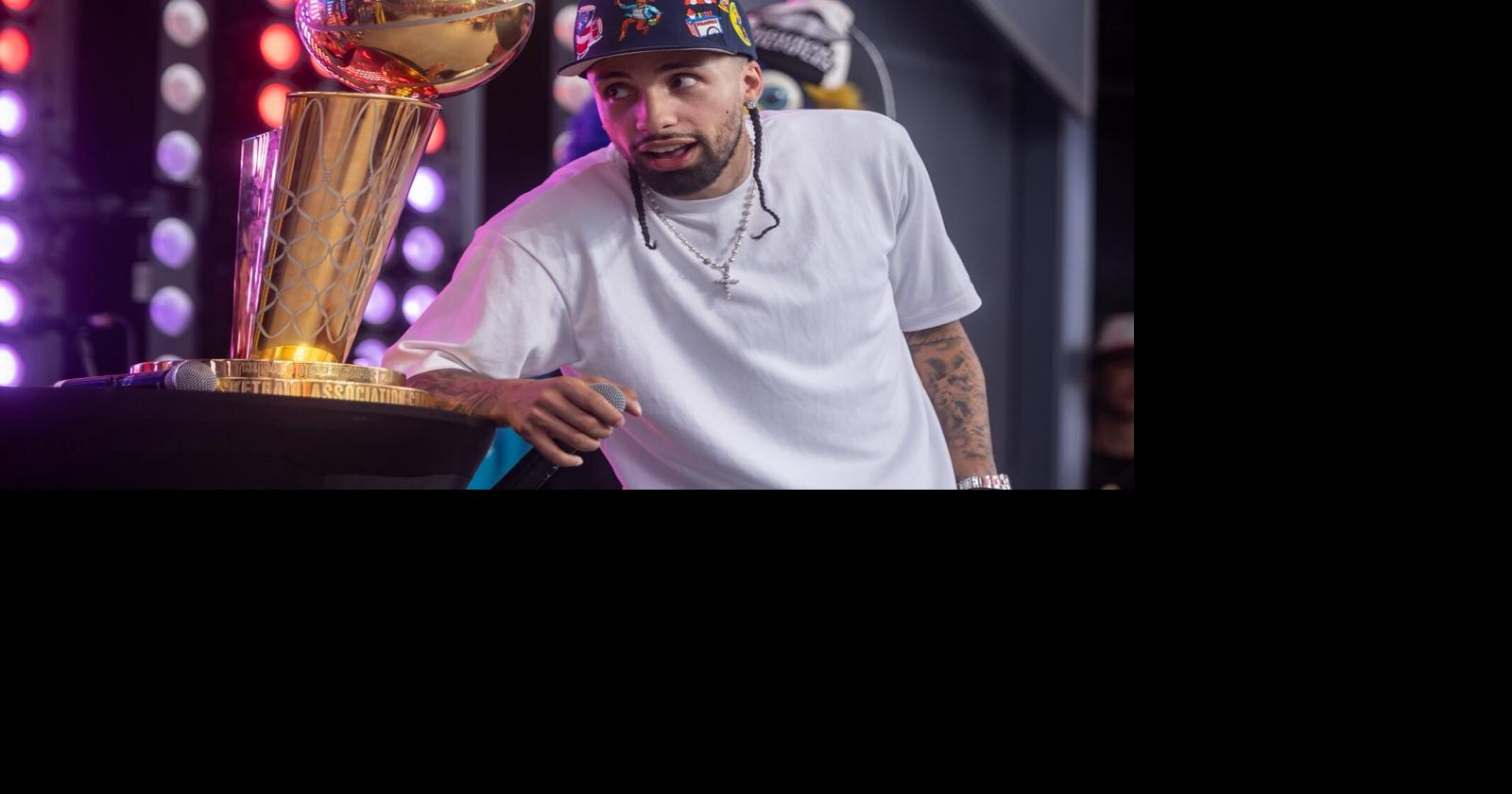 José Alvarado llega a Puerto Rico con el trofeo Larry O'Brien y anuncia meta olímpica