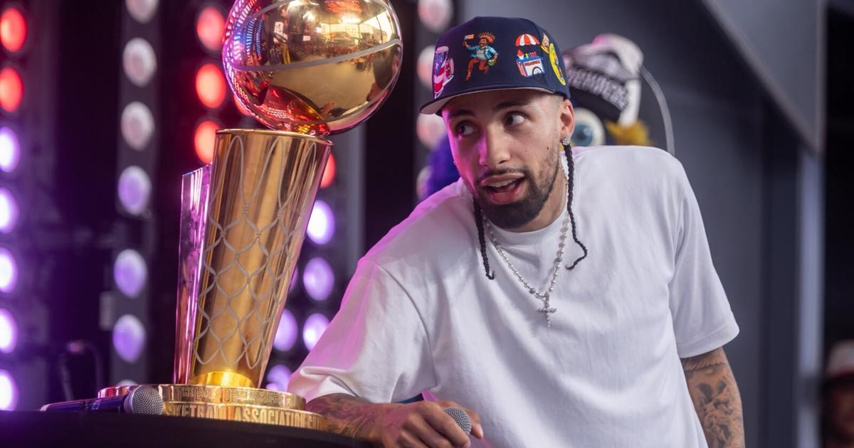 José Alvarado llega a Puerto Rico con el trofeo Larry O'Brien y anuncia meta olímpica