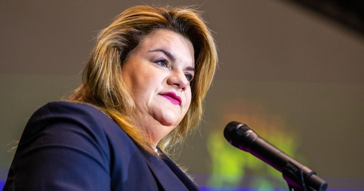 Gobernadora firma ley que endurece penas por maltrato animal