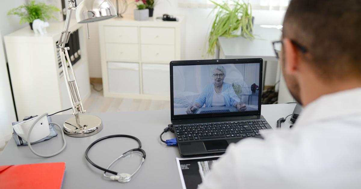 “No sustituye un examen físico”: Médicos cuestionan alcance de la telemedicina