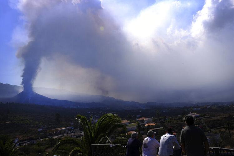 Nuevo río de lava amenaza a más construcciones en La Palma 6161cb3834b13.image