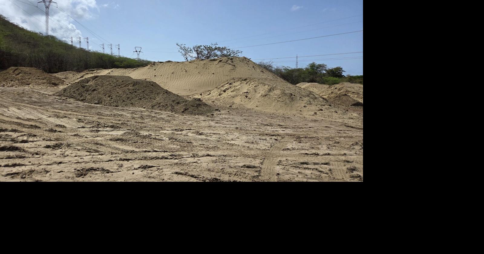 Residentes de Cimarrona en Guayama exigen al DRNA retirar sedimento con posibles residuos de carbón