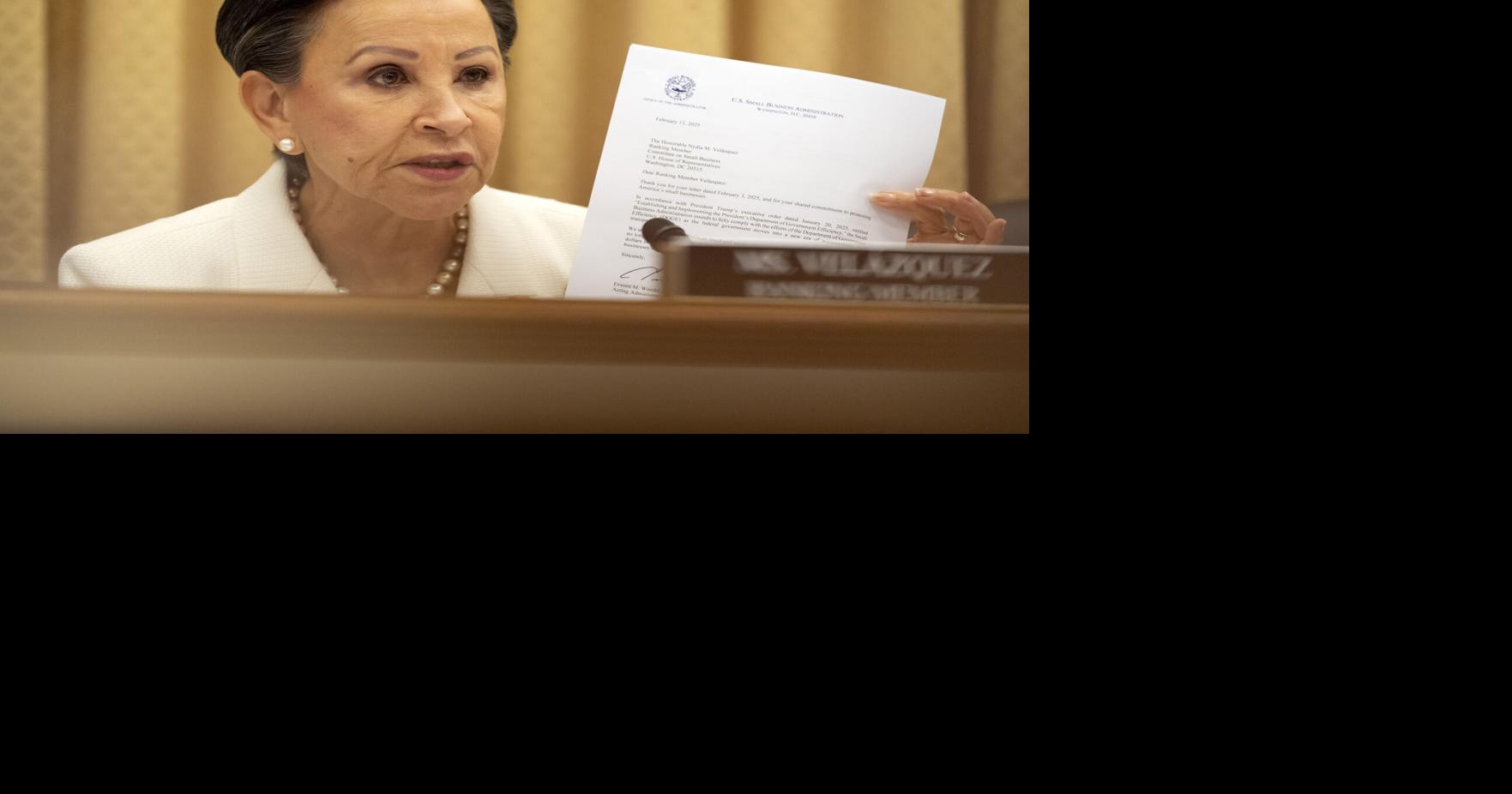 Las congresistas Nydia Velázquez y Alexandria Ocasio-Cortez 
